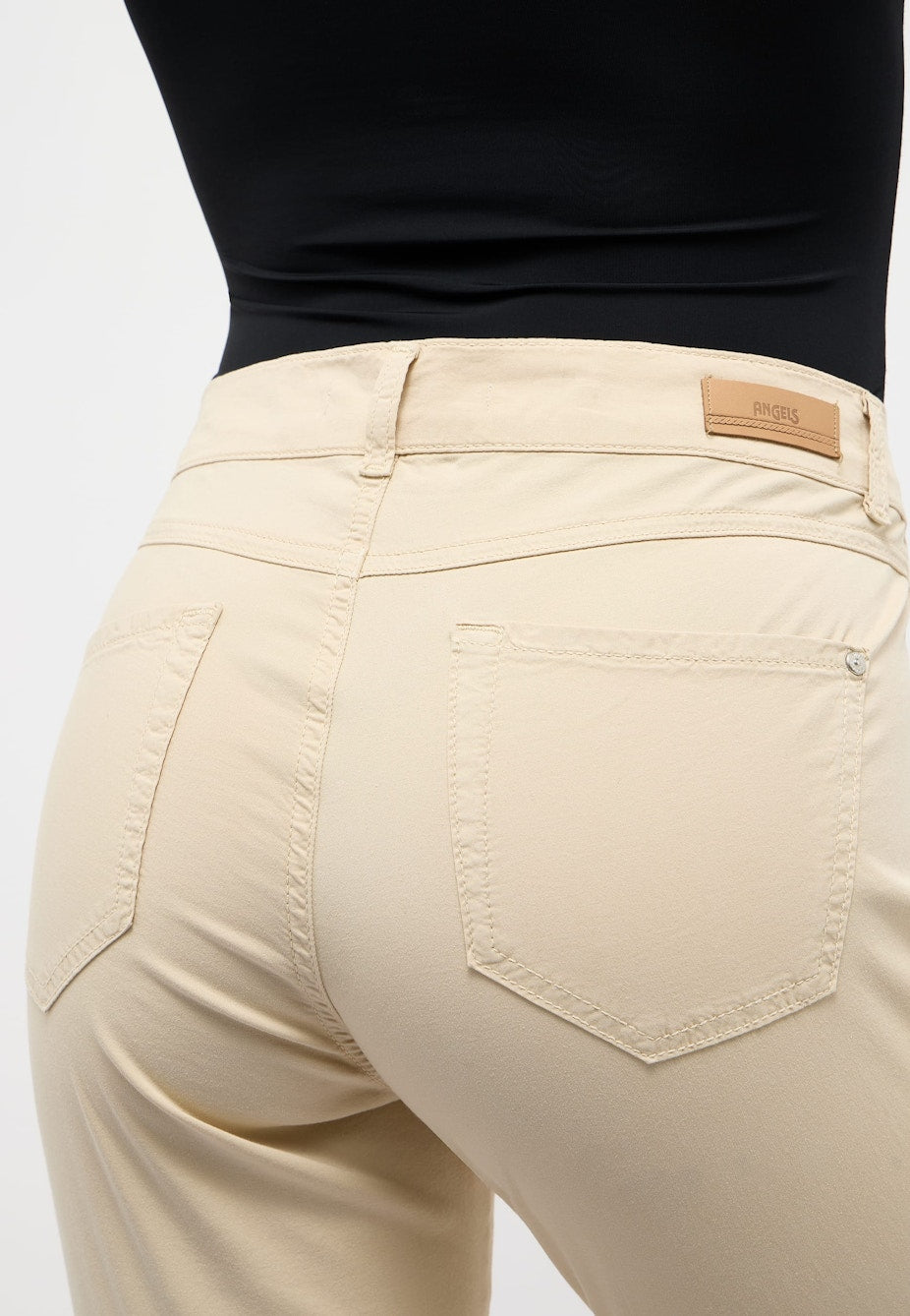 Jeans mit Schlitz